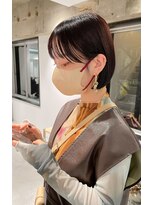 ヨーク(YOKE)&nbsp;ショートボブ耳掛け黒髪暗髪切りっぱなしパツっとグレージュ前髪