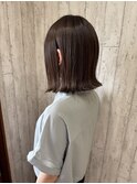 ひとみ・外はねボブ×くすみベージュ