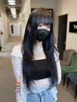 ロムーク 表参道(LOMKH)&nbsp;夏の小顔ロングレイヤーカット顔周りシールエクステブルーカラー