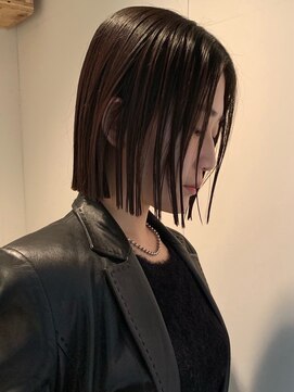 耳だしショート簡単スタイリング束感ショート顔周りカット