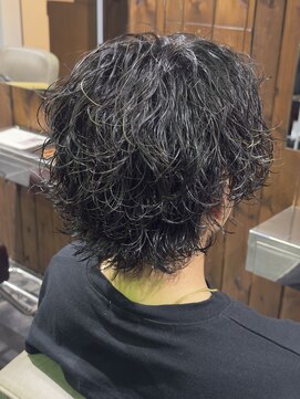 ルアン 大分駅店(ruen) 大分メンズカットセンターパートウルフサーフカール波巻きパーマ