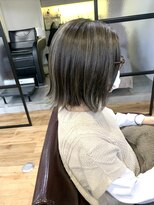 お～るうぇいず(always)&nbsp;ハイライトケアブリーチ大人ブルーシルバーミディアムボブ