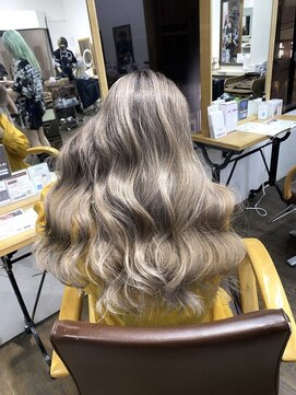 ユートピア(U topia) バレイヤージュ/ハイライト/ミルクティーカラー