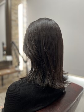 アトリエナガノ(atelier nagano) ニュアンスカラー/センターパート/ツヤ髪スタイル/ブルージュ