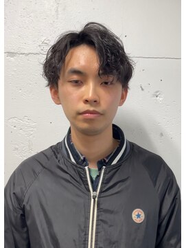 ジュネスゼロニ(JUNES 02) 黒髪センターパート波巻きパーマ