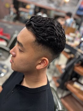 フォーコーナーズカットショップスリーセント 栄(FourCornersCutShop 3/cent) フェードショート