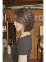 オシャレを楽しむお客様にオススメ！オフィスでも浮かない透明感カラーやナチュラルハイライト