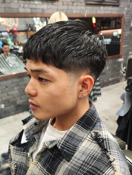 スリーセント 栄(3/cent) フレンチクロップ/フェードカット