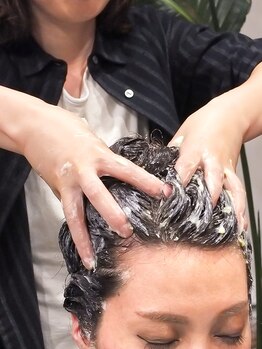 グルック ヘア デザイン(Gluck hair design)の写真/濃密クリームで最高の癒し効果を！こだわりのクリームバスでたっぷり保湿、髪と頭皮の疲れを癒します♪