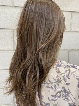 ヴィックス クリスタル(VIC’S crystal) ハイライトカタログ》ベージュミルクティに柔らかいハイライト