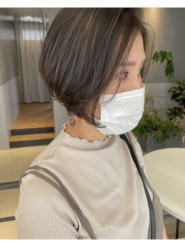 イル(il) 前下がりショート×ハイライト