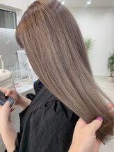 《ケアブリーチで艶髪ハイトーン》[金沢市/美容院]