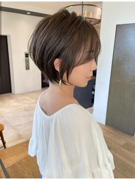 アンド ストーリーズ(&STORIES) 前髪あり耳掛け丸みくびれショートボブ20代30代40代50代(蘭)