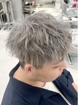 アールプラスヘアサロン(ar+ hair salon) プラチナムシルバー　ベリーショート