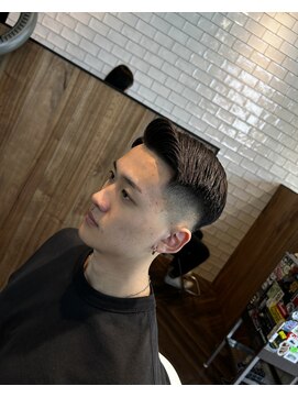 タフ バーバーショップ 大濠店(TOUGH BARBER SHOP) シチサン分けスキンフェード!