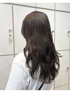 ヴァネッサ VANESSA 顔周りレイヤーカット　オリーブカラー