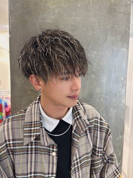 メンズサロン キング 梅田店(Men’s salon K!ng) ホワイトメッシュ/ツイスト/ツイスパ/パーマ/メンズ/眉毛