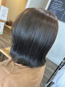 ラブヘアーグリーン(LOVEHAIRGREeN) ぱつんとボブ×オリーブベージュ