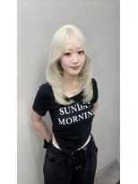 エミーバイモアムー(Emmie byMoremuu)&nbsp;【あいり】ハッシュカット/ハイトーン/ダブルブリーチ