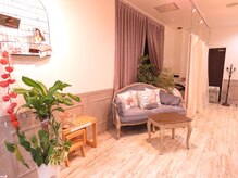 ビューティーサロン レナータ(Beauty salon Renata)の雰囲気（キッズ用オモチャとデスク有り♪くつろげる待ち合いスペース♪）