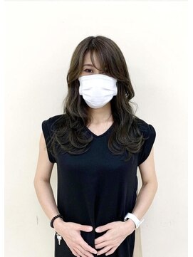 ルッツ(Lutz. hair design) ツヤロング＋イルミナカラー/グレージュ【犬山良慈】