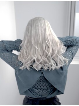 メゾンイロ(Maison I.R.O+) ホワイト