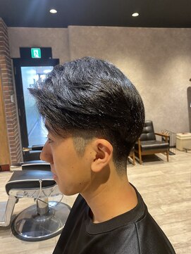 ロバーツヘアー 日野店 ツーブロック　韓流センターパート