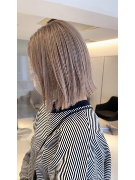 スノッブ(SNOB) ピンクグレージュ◯浜本大志