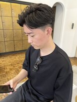 ヘアーアイスカルテット(HAIR ICI QUARTET) 毛流れハンサムショートセンターパートメンズ黒髪爽やか