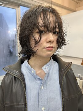 フィル(fil) ウルフボブとオリーブべージュ