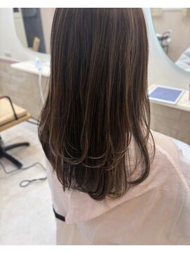 ミュミュ(mu-mu) ミディアムレイヤーカット2.28ナチュラルハイライト