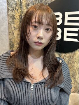 ベベ('BEBE) レディースのオリーブベージュと顔まわりレイヤー【ロング】