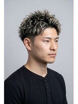 ジェットブラックキューサンロク(JET BLACK 936)&nbsp;緩め短髪ツイスパ×金髪メッシュ