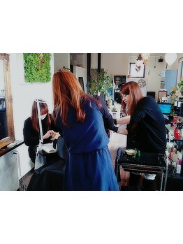 【南岩国】ナチュラルな落ち着いた店内で実力派の女性スタイリストが担当★貴女に似合う愛されStyleを実現!