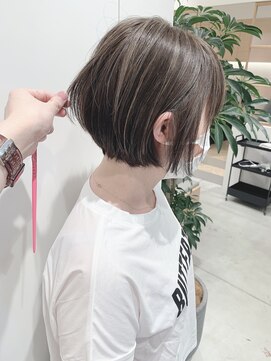 ステアケース 武蔵小杉店(stair:case) 大人かわいいハイライトカラーベージュ丸みショートボブ