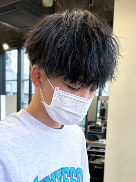 エルマーク 梅田中津(L-MARK) スパイラルパーマツイストパーマアップバング短髪メッシュ
