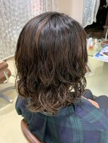 アズール 草加(azule)&nbsp;ミディアムレイヤー　パーマスタイル