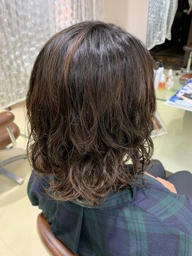 アズール 草加(azule) ミディアムレイヤー　パーマスタイル