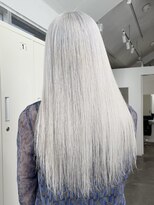 ジーナ オモテサンドウ(XENA)&nbsp;ホワイトカラー×ケアブリーチ×シルバーカラー