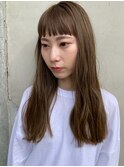 オン眉ロングヘア×ベージュカラー