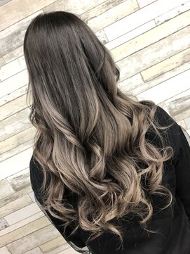 アイエスト 東新宿(I est) 【hair lounge viviana】シルバーカラーアッシュグラデーション