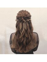 ファム(fam)&nbsp;ウェーブ巻きねじりのハーフ