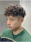 短めスペインカールツーブロックスパイラルパーマフェード