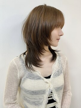 セルン(cerne) ミディアムウルフレイヤーカットハッシュカットウルフ