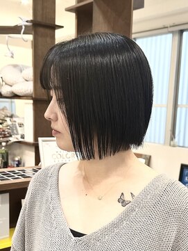 ルイ(ROUIS produced by LUCK 津田沼) ROUIS 津田沼 ダークブルー あごラインボブ