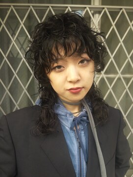 ナループロアツム(Nalu pu loa Tsum) カーリーヘア/ウルフパーマ/ミディアムレイヤー