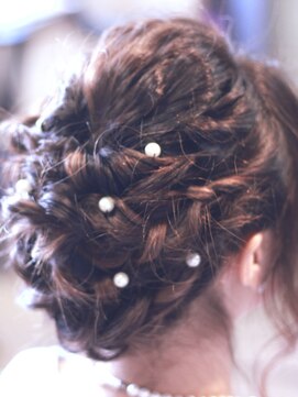 ヘアーサロン トゥリークル(Hair Salon Treacle) ”パール”×”編み込み”