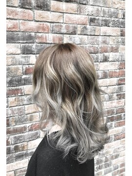 花鳥風月トータルビューティー バレイヤージュ×シルバーアッシュ