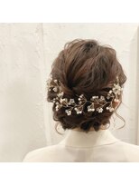 ファム(fam)&nbsp;華やかアクセのふんわりアップ☆