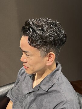 ビーダンディー(Bee dandy) ビジネスツーブロックショート ワイルドパーマ 七三オールバック